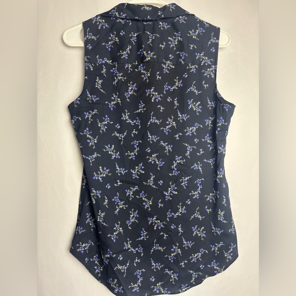 Ann Taylor
Small
Color Blue , Purple. White .yellow - Picture 3 of 6